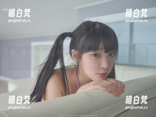 额，我在想Kang Inkyung的牛仔裤，很无圣光，但也是另一种美图。
